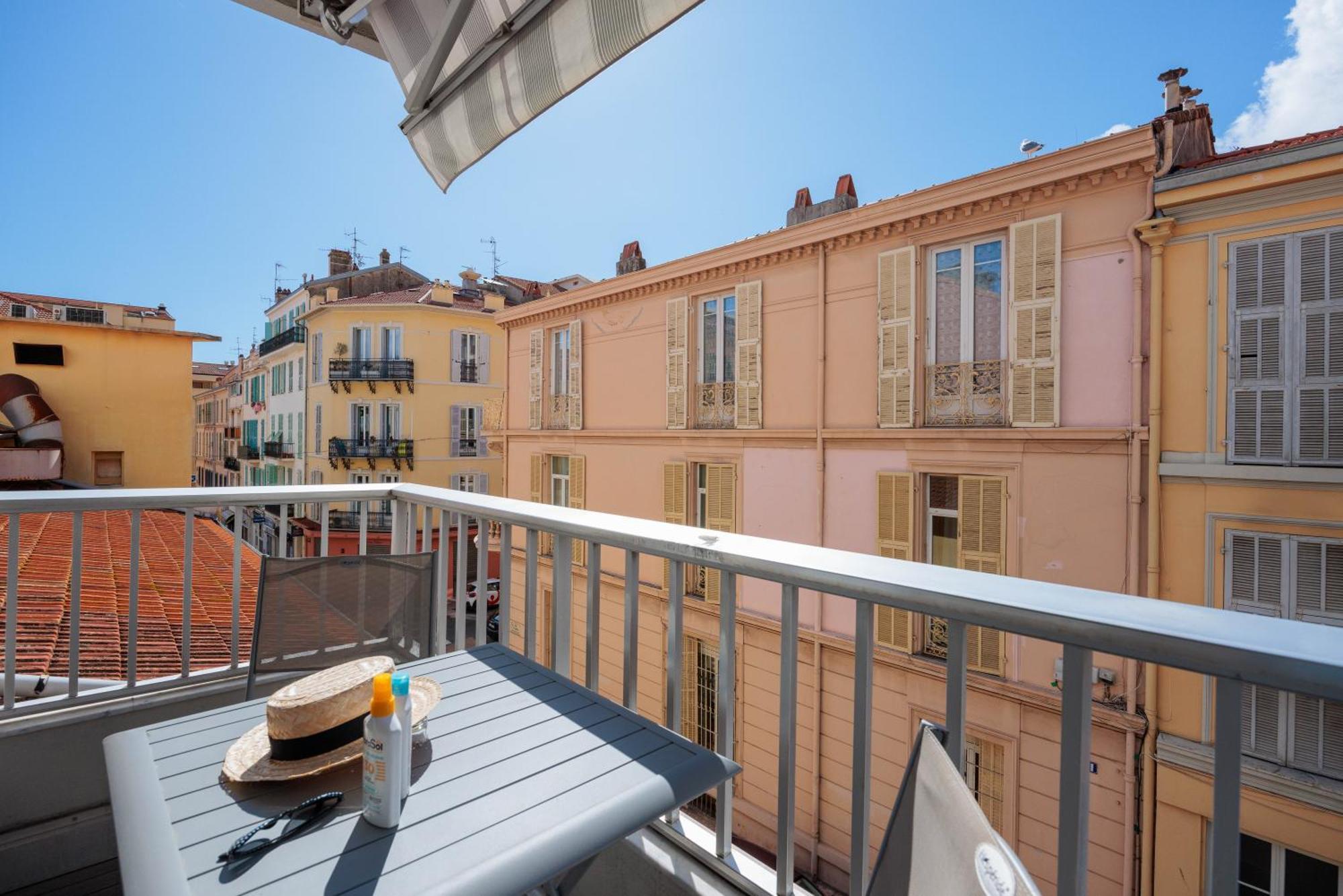 Ibis Styles Menton Centre Hotel Exterior photo